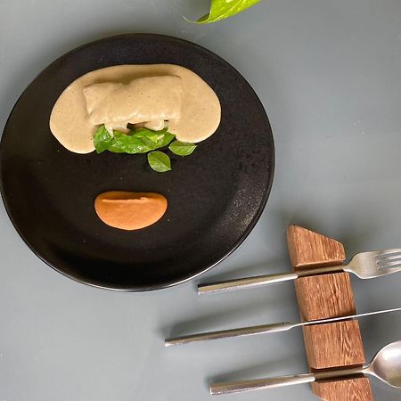 Hotel Makaaba Eco-Boutique บากาลาร์ ภายนอก รูปภาพ A plate of food prepared by a culinary artist