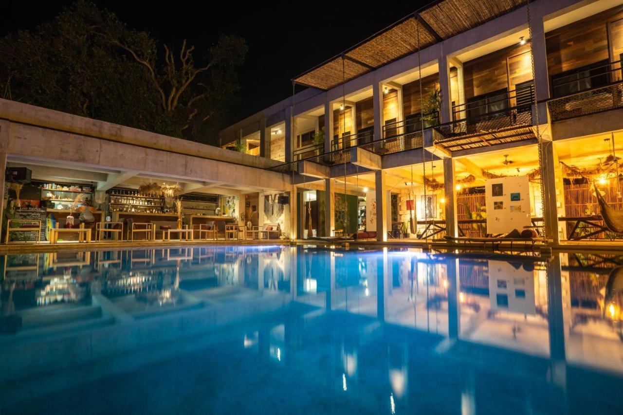 Hotel Makaaba Eco-Boutique บากาลาร์ ภายนอก รูปภาพ The swimming pool at the hotel