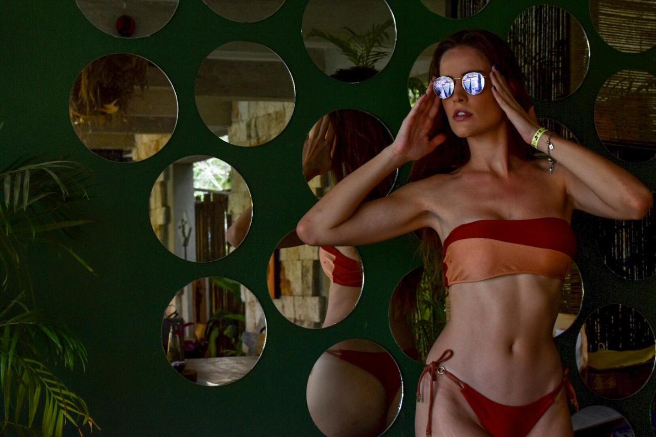 Hotel Makaaba Eco-Boutique บากาลาร์ ภายนอก รูปภาพ A model wearing a two-piece swimsuit
