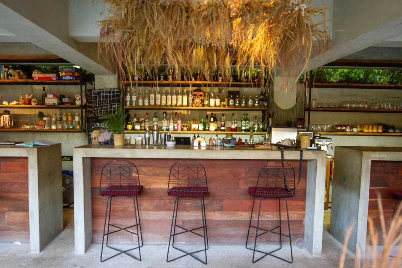 Hotel Makaaba Eco-Boutique บากาลาร์ ภายนอก รูปภาพ The bar at the restaurant