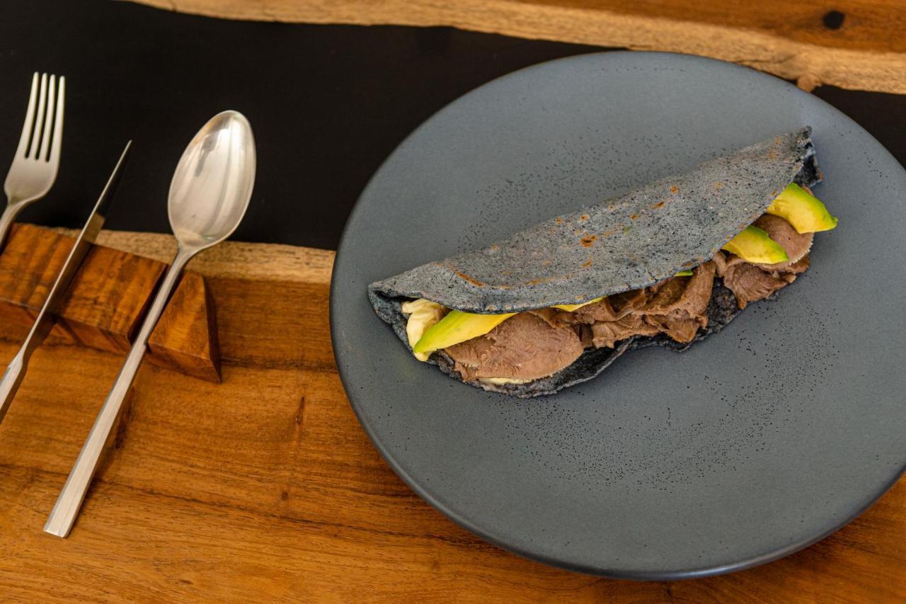Hotel Makaaba Eco-Boutique บากาลาร์ ภายนอก รูปภาพ Quesadilla with blue corn tortilla