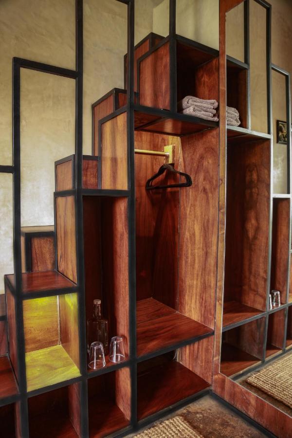 Hotel Makaaba Eco-Boutique บากาลาร์ ภายนอก รูปภาพ A wardrobe