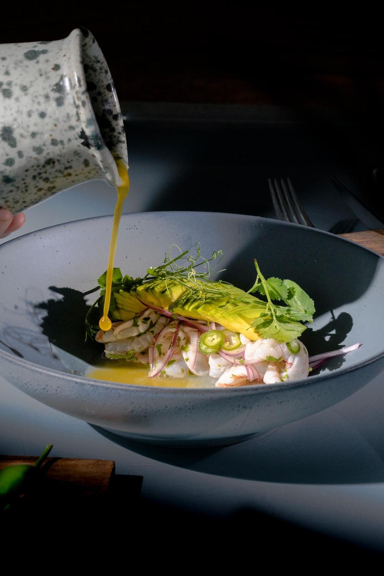 Hotel Makaaba Eco-Boutique บากาลาร์ ภายนอก รูปภาพ Ceviche being prepared